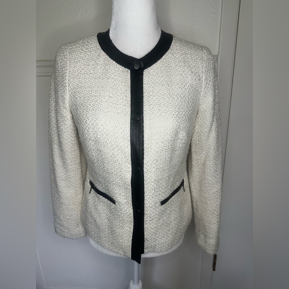 Talbots Cream Blazer with Black Trim Elegant Design size 2P - Picture 2 of 9